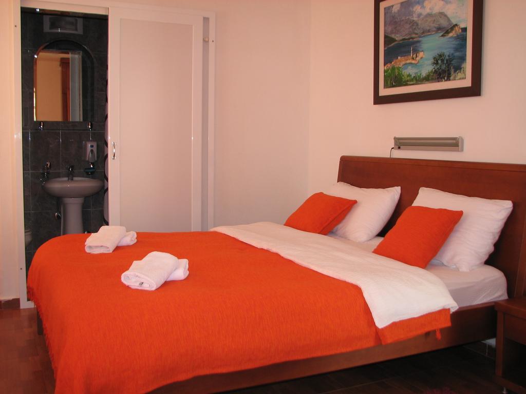 R-Club Old Town Apartments Budva Room photo